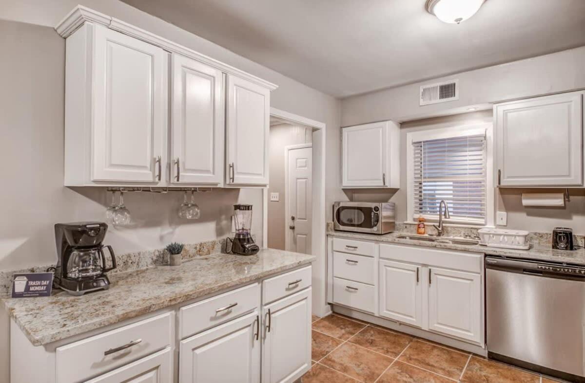 Colonial Acres Abode- East Memphis- 20 Mins To Downtown * Memphis