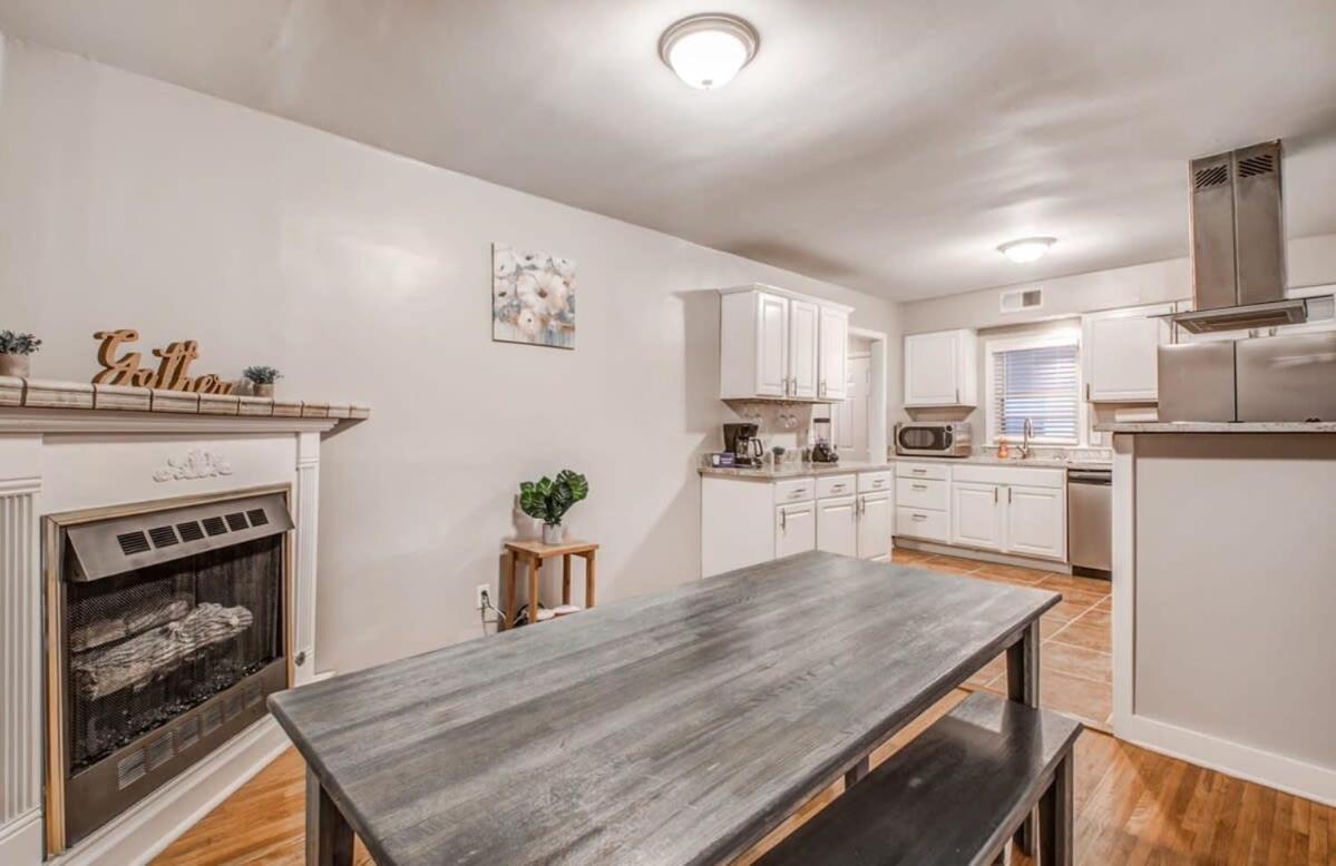 Colonial Acres Abode- East Memphis- 20 Mins To Downtown *