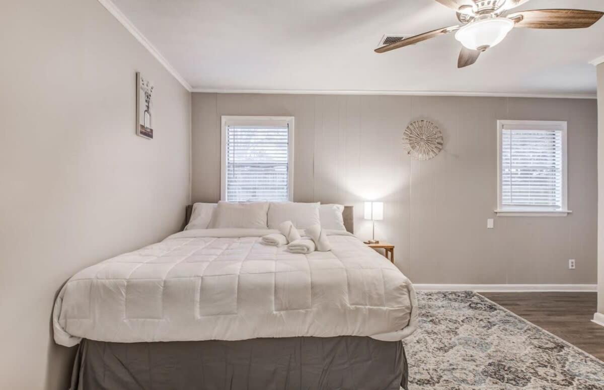 Colonial Acres Abode- East Memphis- 20 Mins To Downtown Holiday home