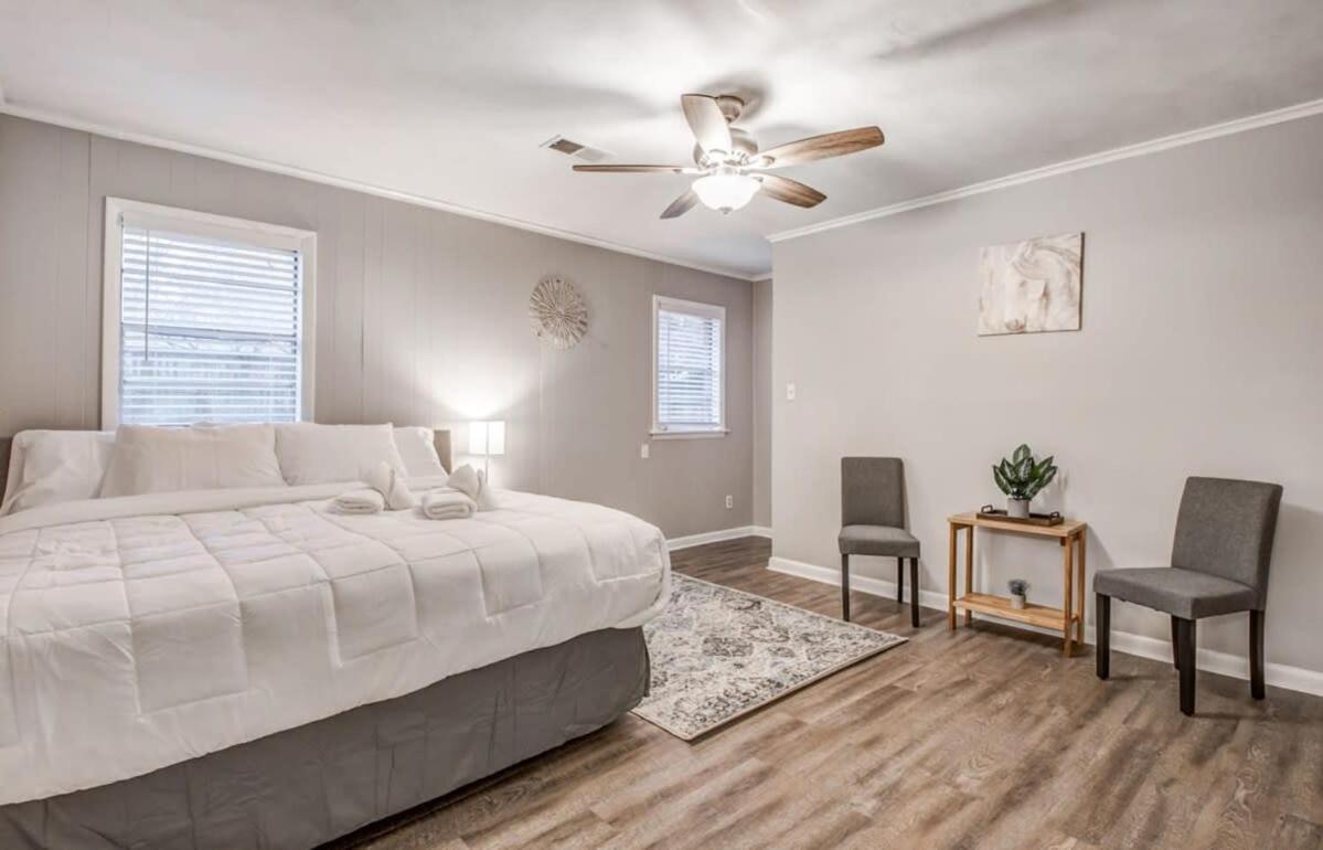 Colonial Acres Abode- East Memphis- 20 Mins To Downtown Holiday home Memphis