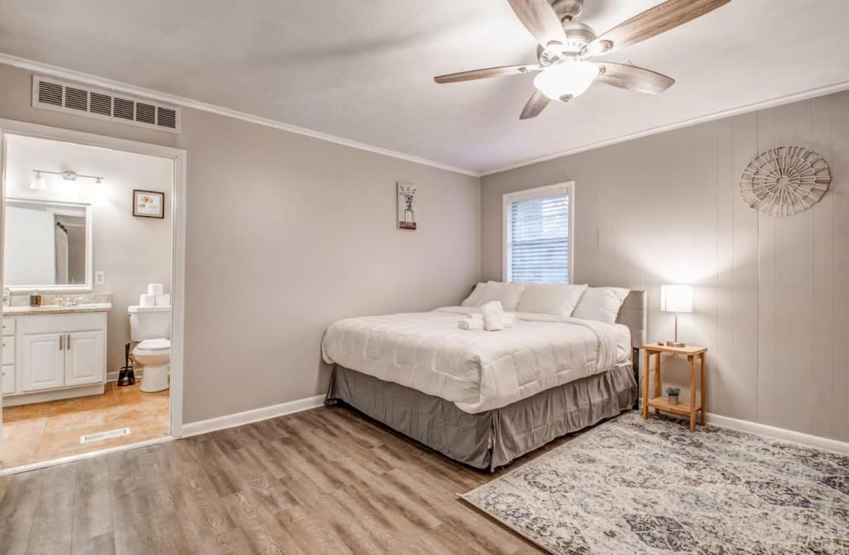 Colonial Acres Abode- East Memphis- 20 Mins To Downtown Memphis