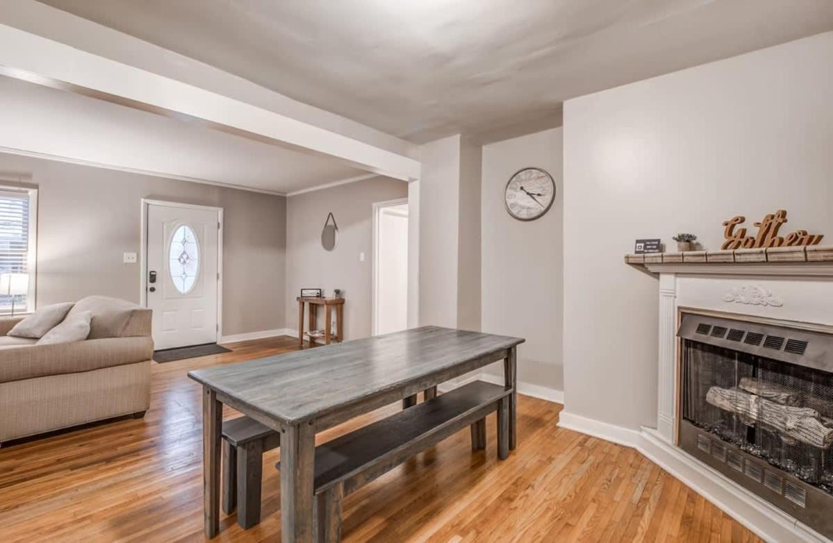 Colonial Acres Abode- East Memphis- 20 Mins To Downtown *